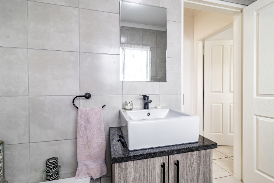 3 Bedroom Property for Sale in Brackendowns Gauteng