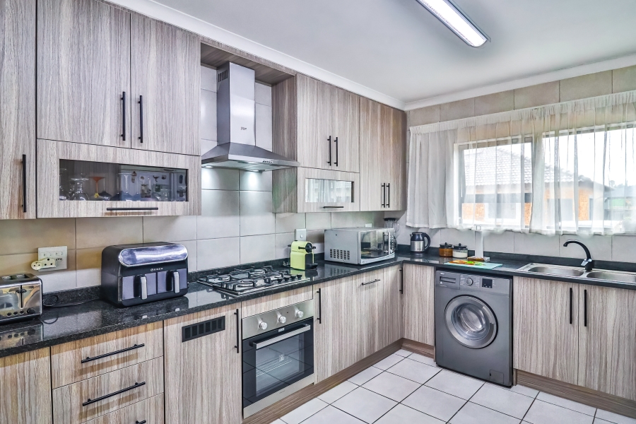 3 Bedroom Property for Sale in Brackendowns Gauteng