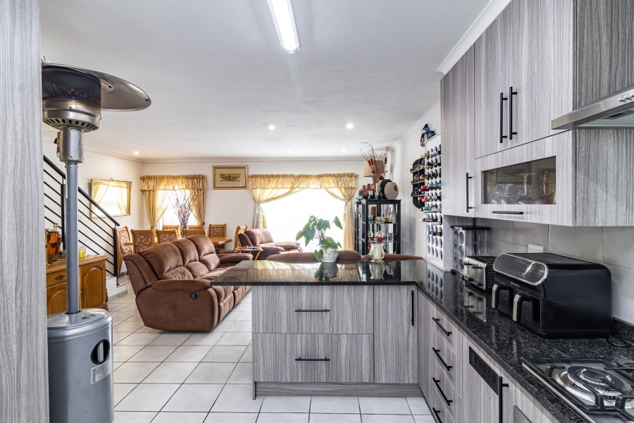 3 Bedroom Property for Sale in Brackendowns Gauteng