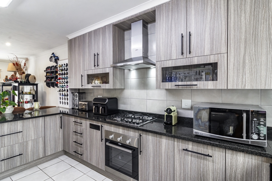 3 Bedroom Property for Sale in Brackendowns Gauteng