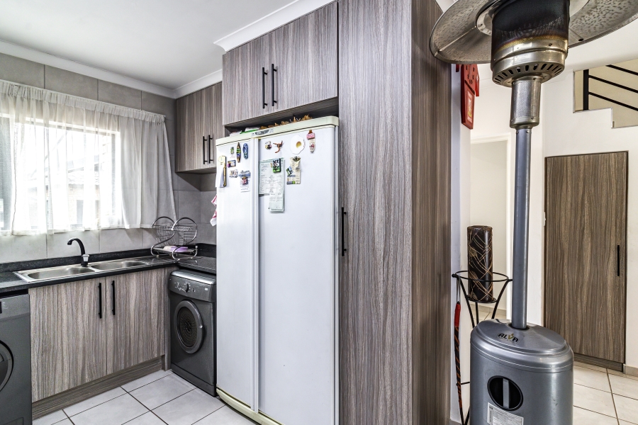 3 Bedroom Property for Sale in Brackendowns Gauteng