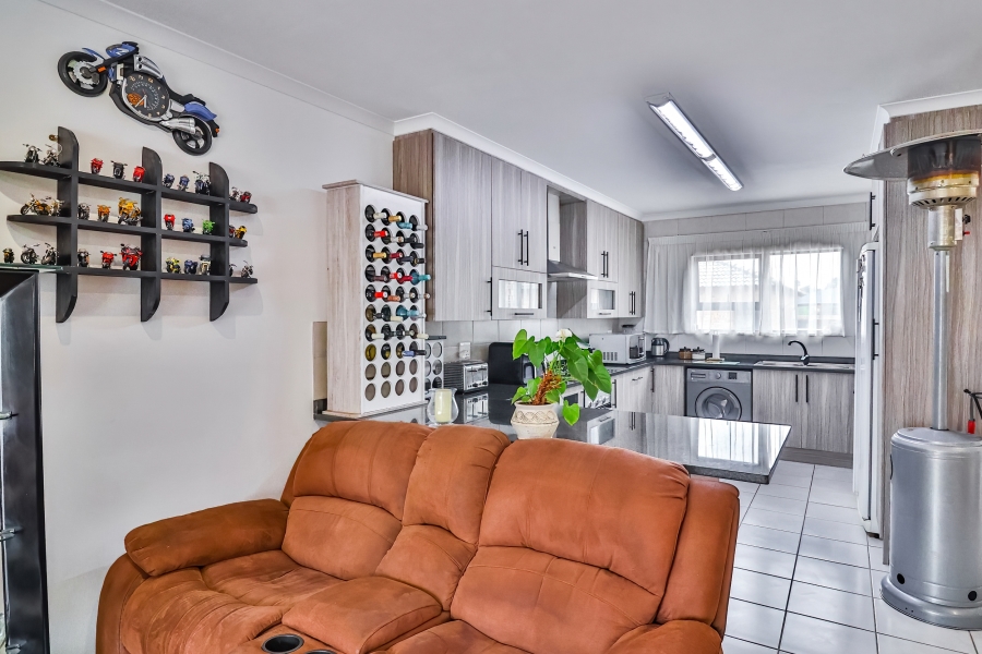 3 Bedroom Property for Sale in Brackendowns Gauteng