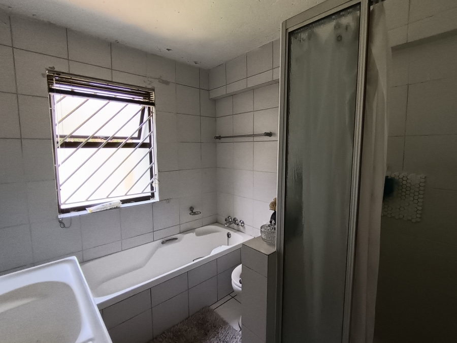 2 Bedroom Property for Sale in Bassonia Gauteng