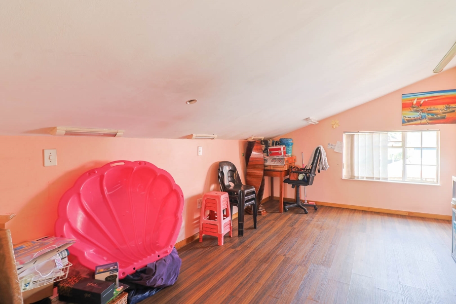 6 Bedroom Property for Sale in Brackendowns Gauteng