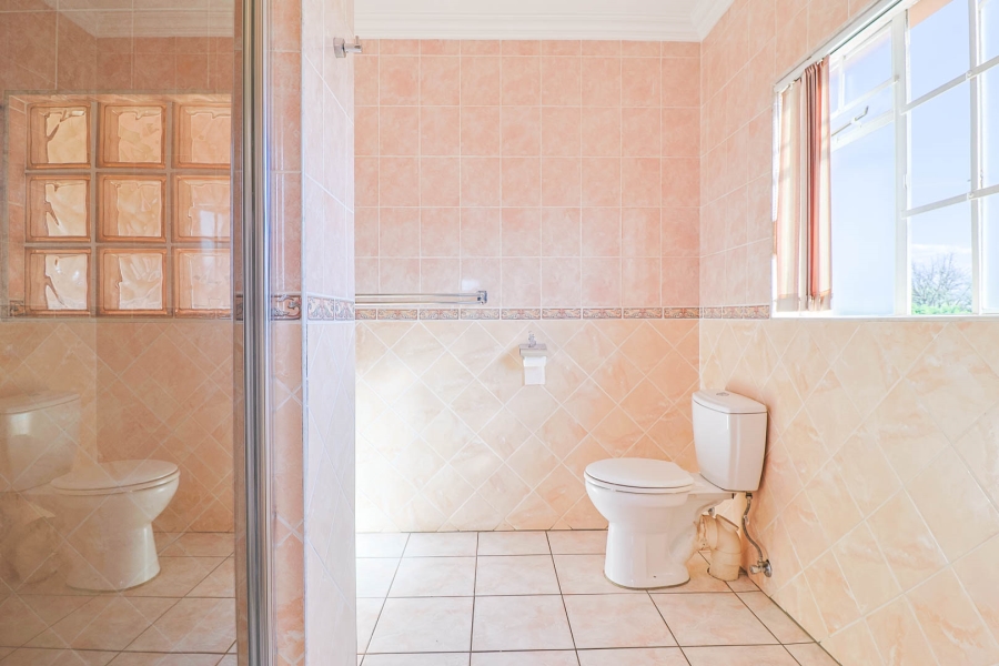 6 Bedroom Property for Sale in Brackendowns Gauteng