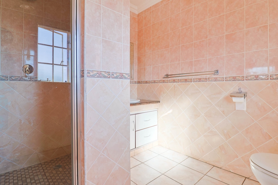 6 Bedroom Property for Sale in Brackendowns Gauteng