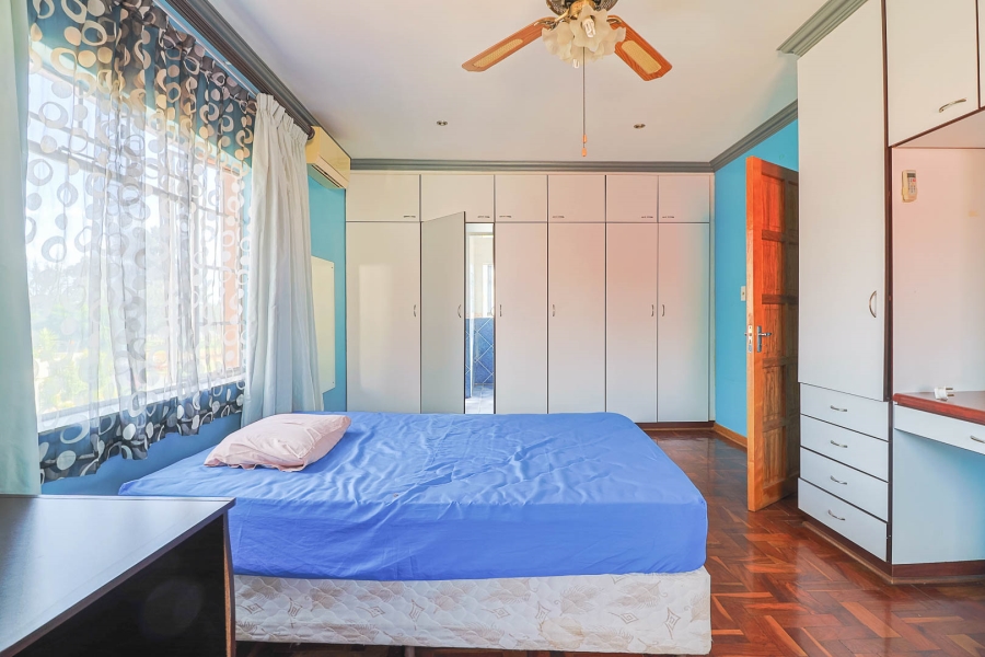 6 Bedroom Property for Sale in Brackendowns Gauteng