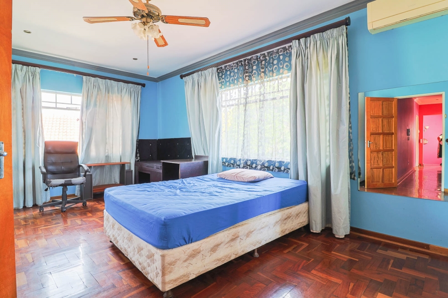 6 Bedroom Property for Sale in Brackendowns Gauteng