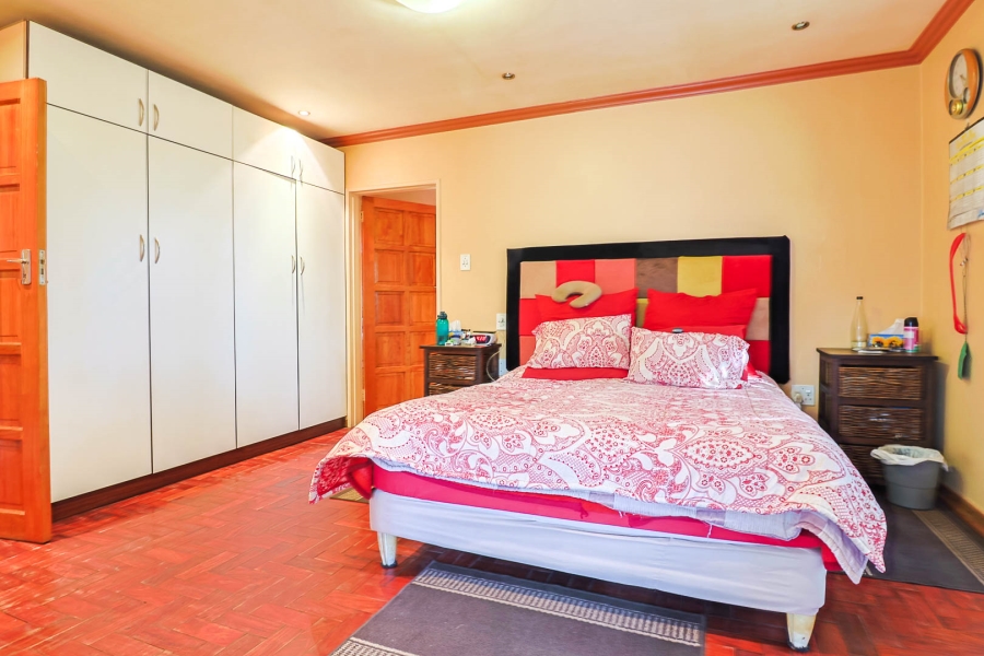 6 Bedroom Property for Sale in Brackendowns Gauteng