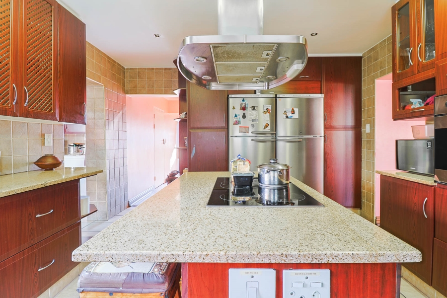 6 Bedroom Property for Sale in Brackendowns Gauteng