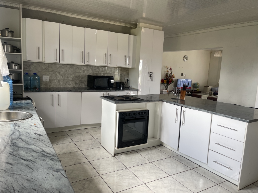 7 Bedroom Property for Sale in Homestead Apple Orchards Gauteng