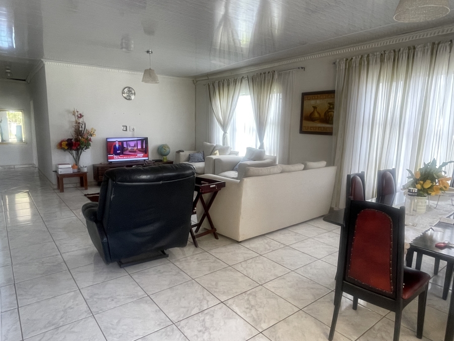 7 Bedroom Property for Sale in Homestead Apple Orchards Gauteng