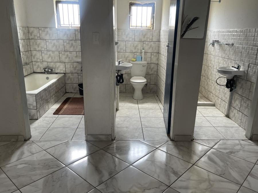 7 Bedroom Property for Sale in Homestead Apple Orchards Gauteng