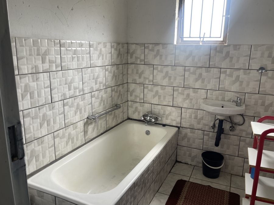 7 Bedroom Property for Sale in Homestead Apple Orchards Gauteng