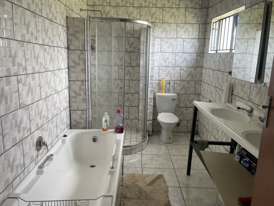 7 Bedroom Property for Sale in Homestead Apple Orchards Gauteng