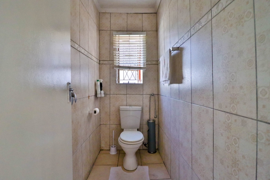 8 Bedroom Property for Sale in Kenilworth Gauteng
