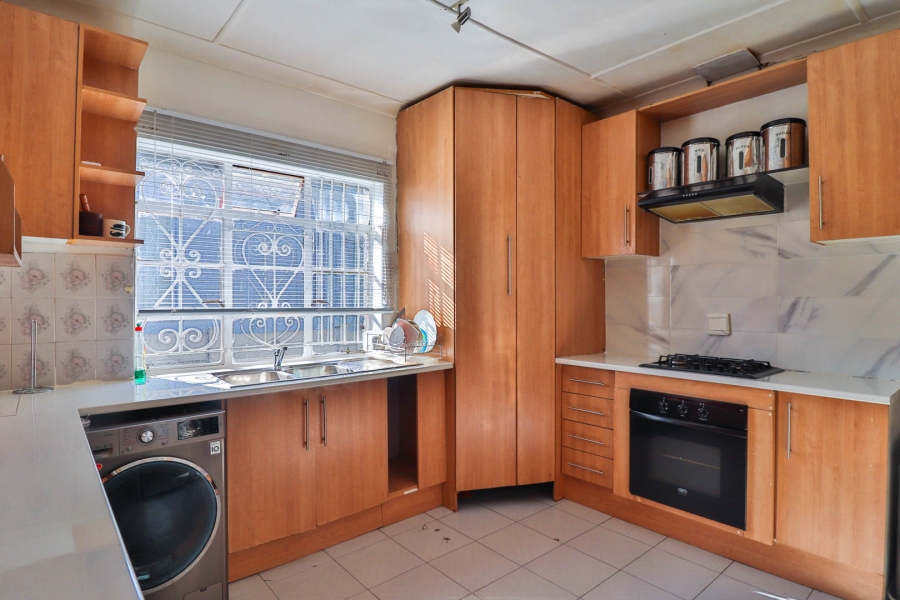 8 Bedroom Property for Sale in Kenilworth Gauteng