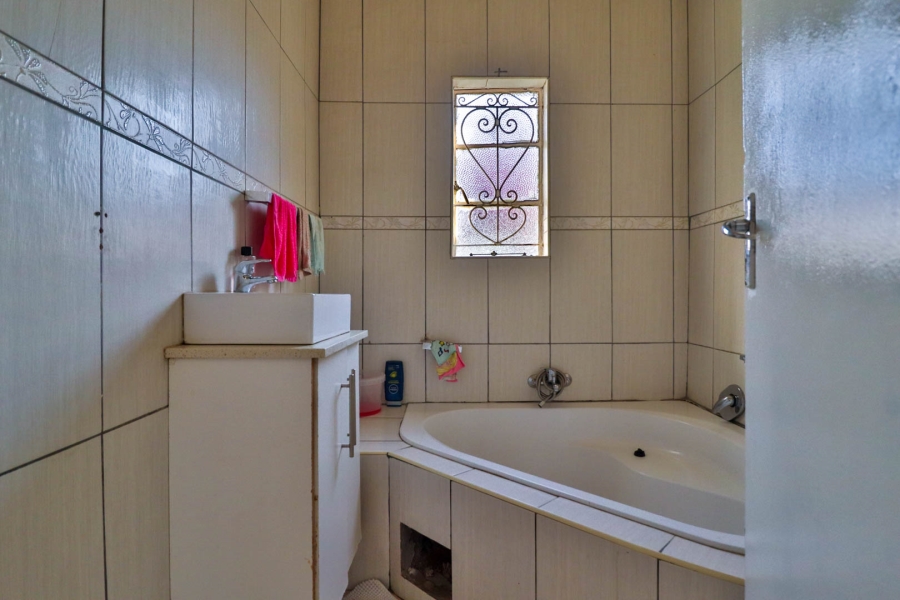 8 Bedroom Property for Sale in Kenilworth Gauteng