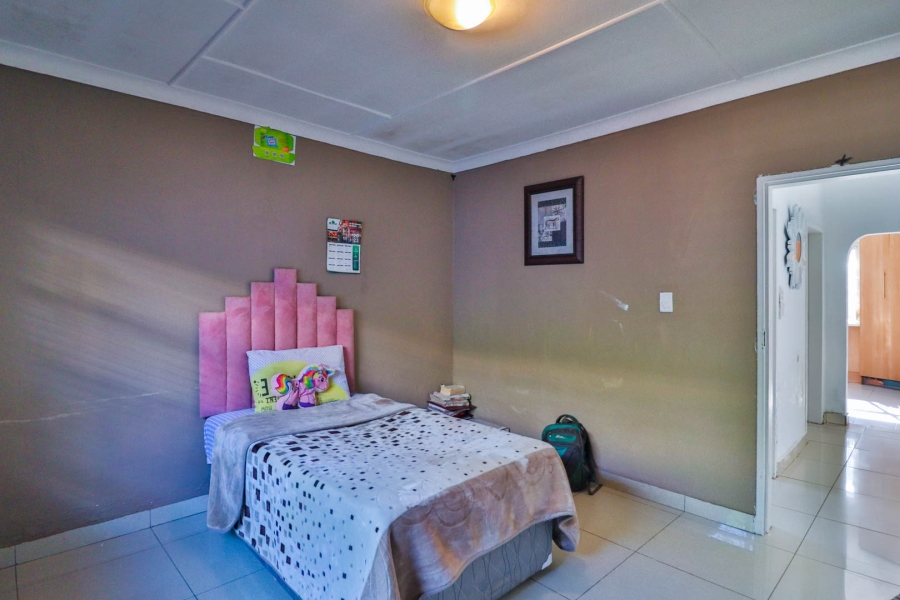 8 Bedroom Property for Sale in Kenilworth Gauteng