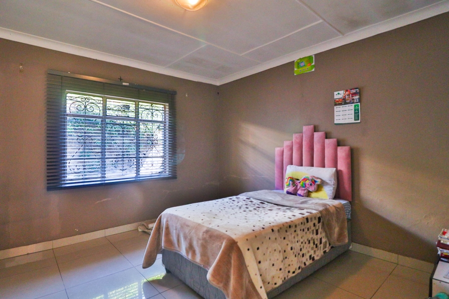 8 Bedroom Property for Sale in Kenilworth Gauteng