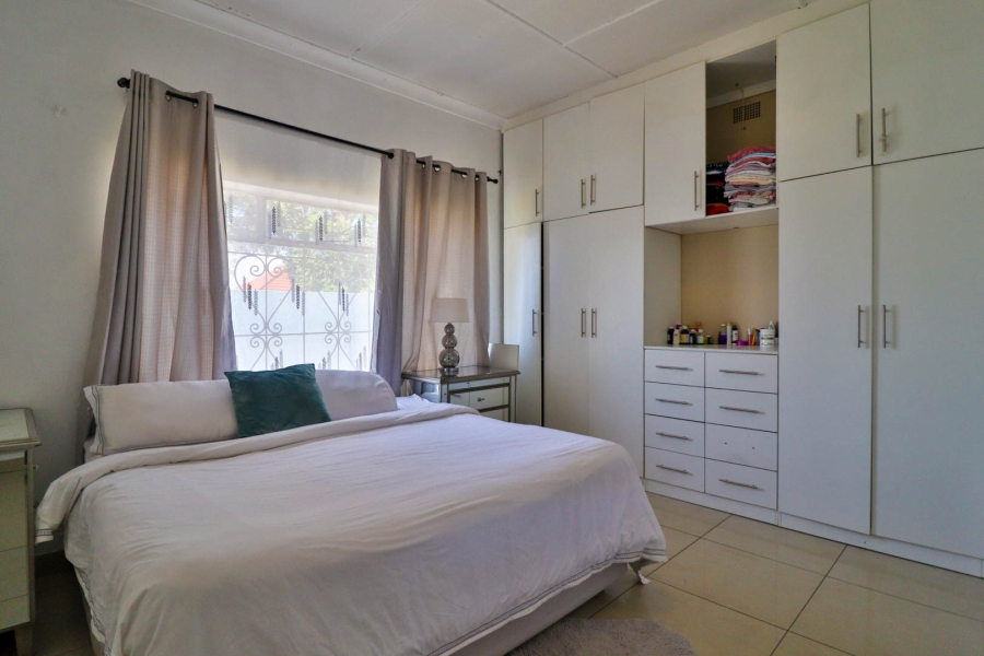 8 Bedroom Property for Sale in Kenilworth Gauteng