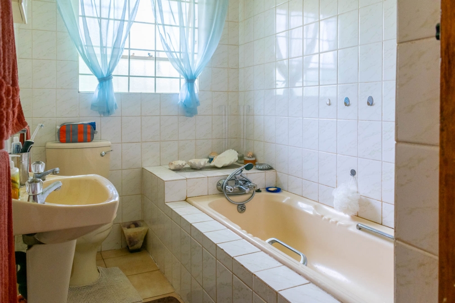 7 Bedroom Property for Sale in Golf View Gauteng