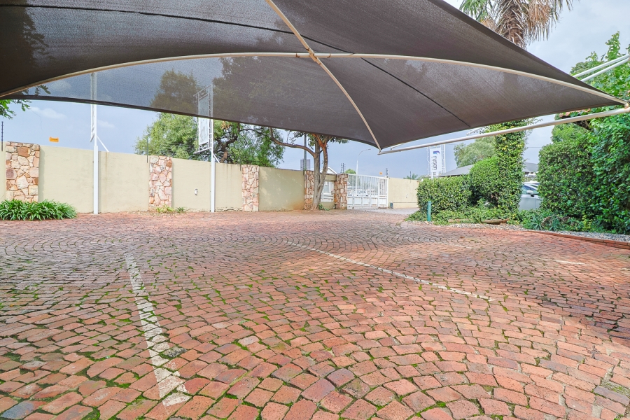 10 Bedroom Property for Sale in Brackenhurst Gauteng