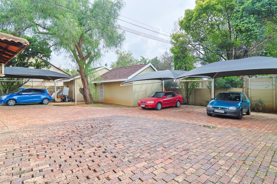 10 Bedroom Property for Sale in Brackenhurst Gauteng