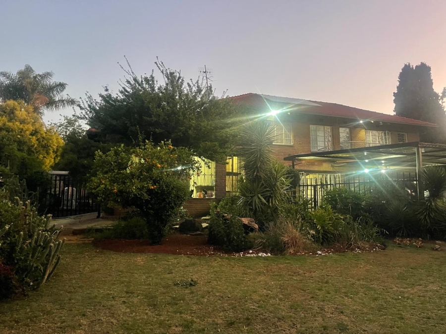 4 Bedroom Property for Sale in Mondeor Gauteng