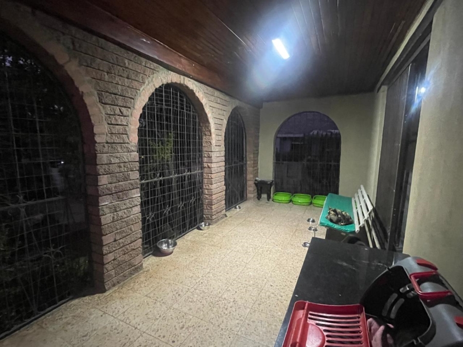 4 Bedroom Property for Sale in Mondeor Gauteng