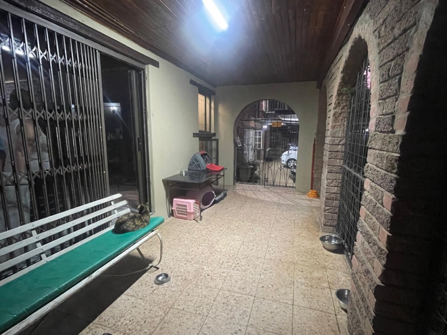 4 Bedroom Property for Sale in Mondeor Gauteng