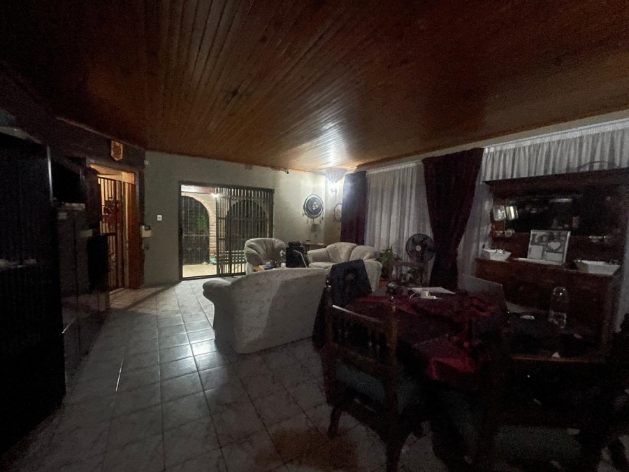 4 Bedroom Property for Sale in Mondeor Gauteng