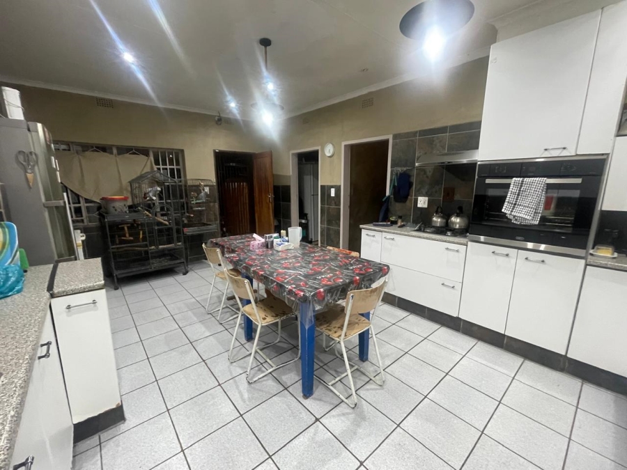 4 Bedroom Property for Sale in Mondeor Gauteng