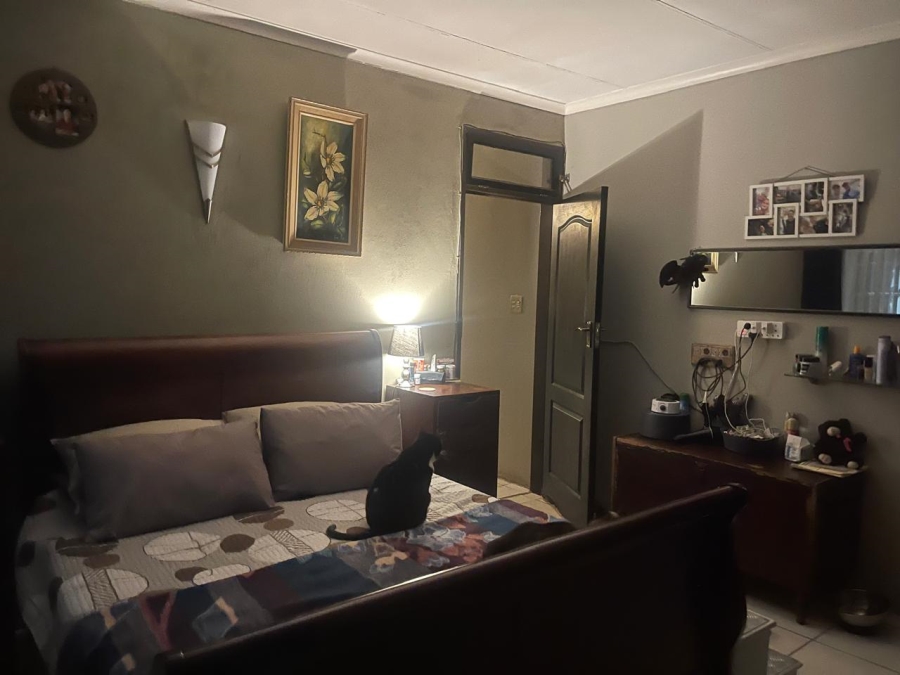 4 Bedroom Property for Sale in Mondeor Gauteng