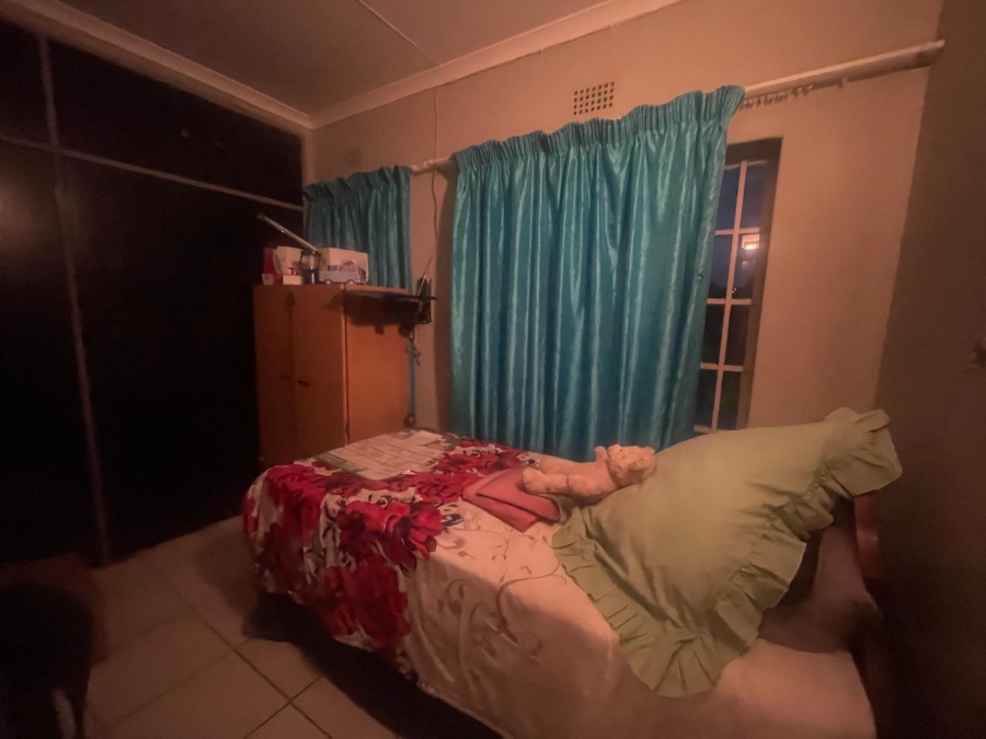 4 Bedroom Property for Sale in Mondeor Gauteng