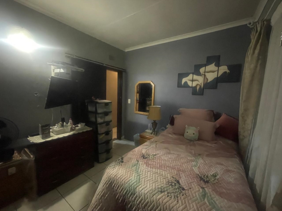 4 Bedroom Property for Sale in Mondeor Gauteng