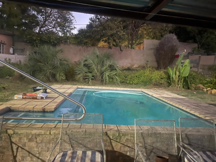 4 Bedroom Property for Sale in Mondeor Gauteng