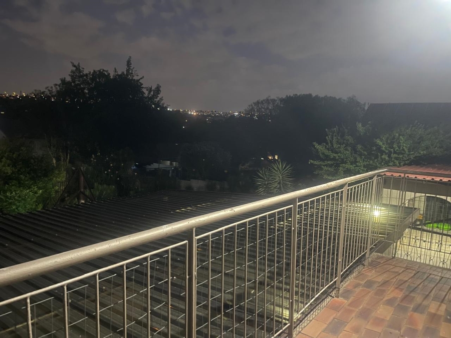 4 Bedroom Property for Sale in Mondeor Gauteng