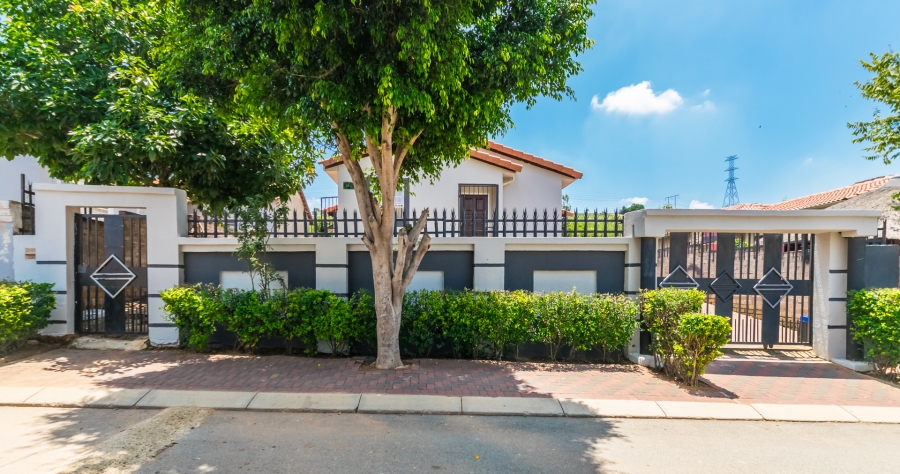 4 Bedroom Property for Sale in Cosmo City Gauteng