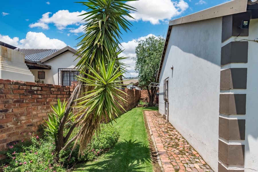 2 Bedroom Property for Sale in Willowbrook Gauteng