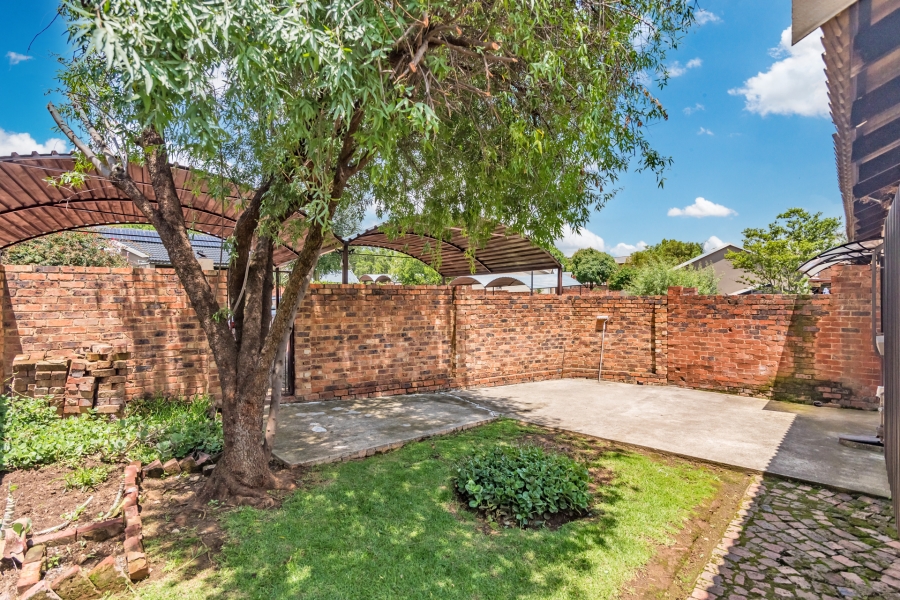 2 Bedroom Property for Sale in Willowbrook Gauteng