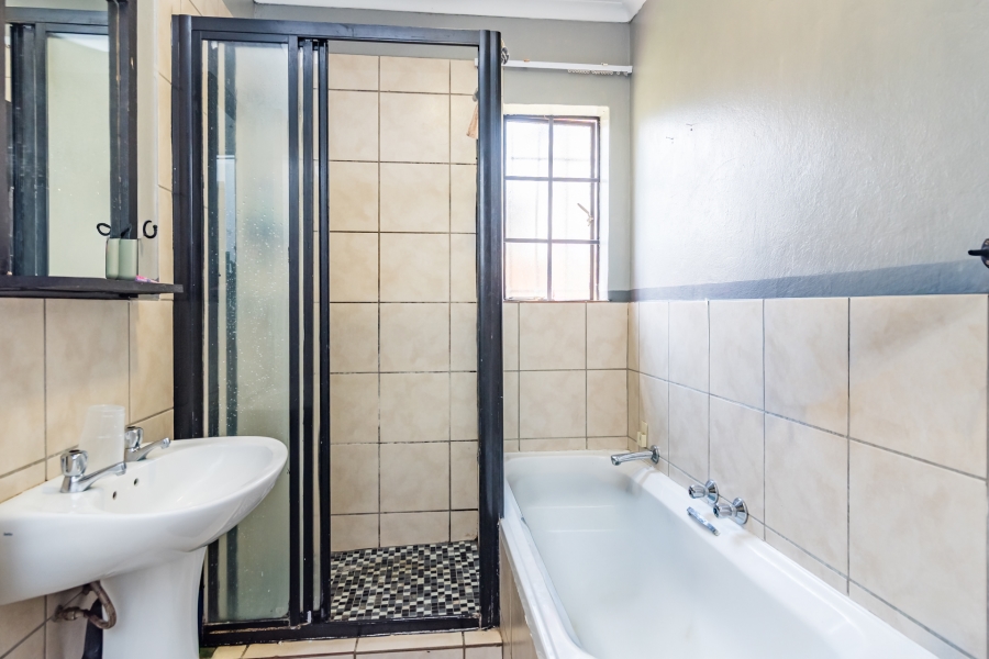 2 Bedroom Property for Sale in Willowbrook Gauteng