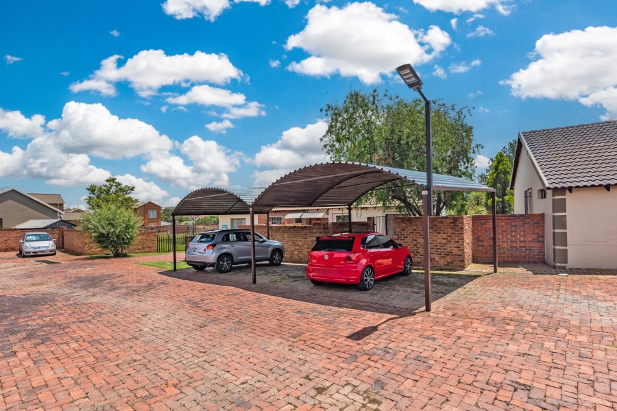 2 Bedroom Property for Sale in Willowbrook Gauteng