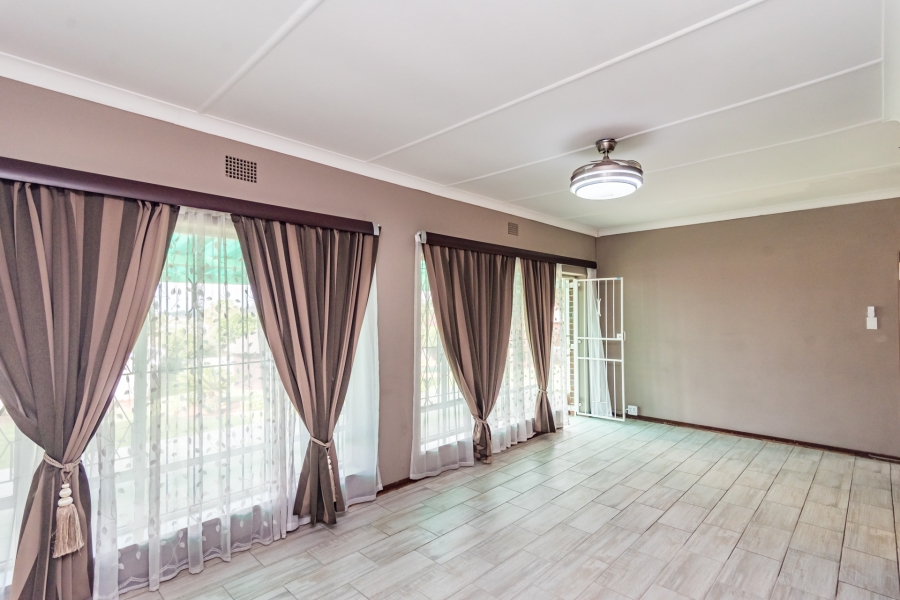 6 Bedroom Property for Sale in Florida Hills Gauteng
