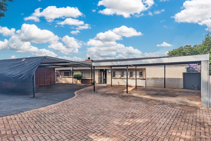 6 Bedroom Property for Sale in Florida Hills Gauteng