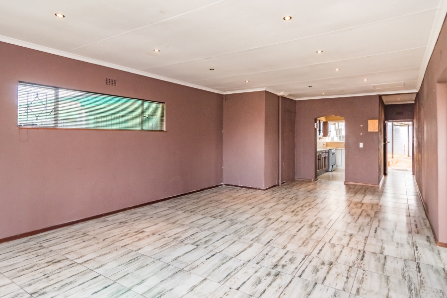 6 Bedroom Property for Sale in Florida Hills Gauteng