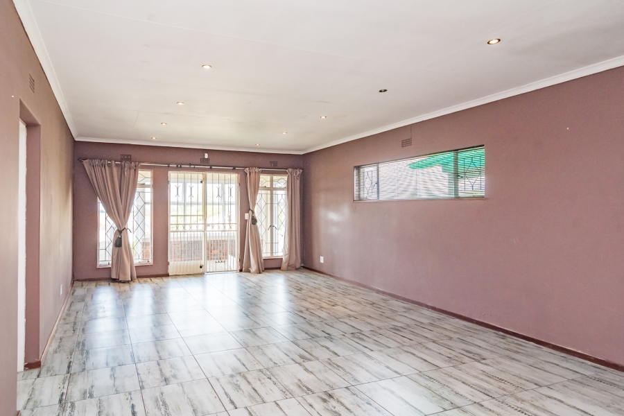 6 Bedroom Property for Sale in Florida Hills Gauteng