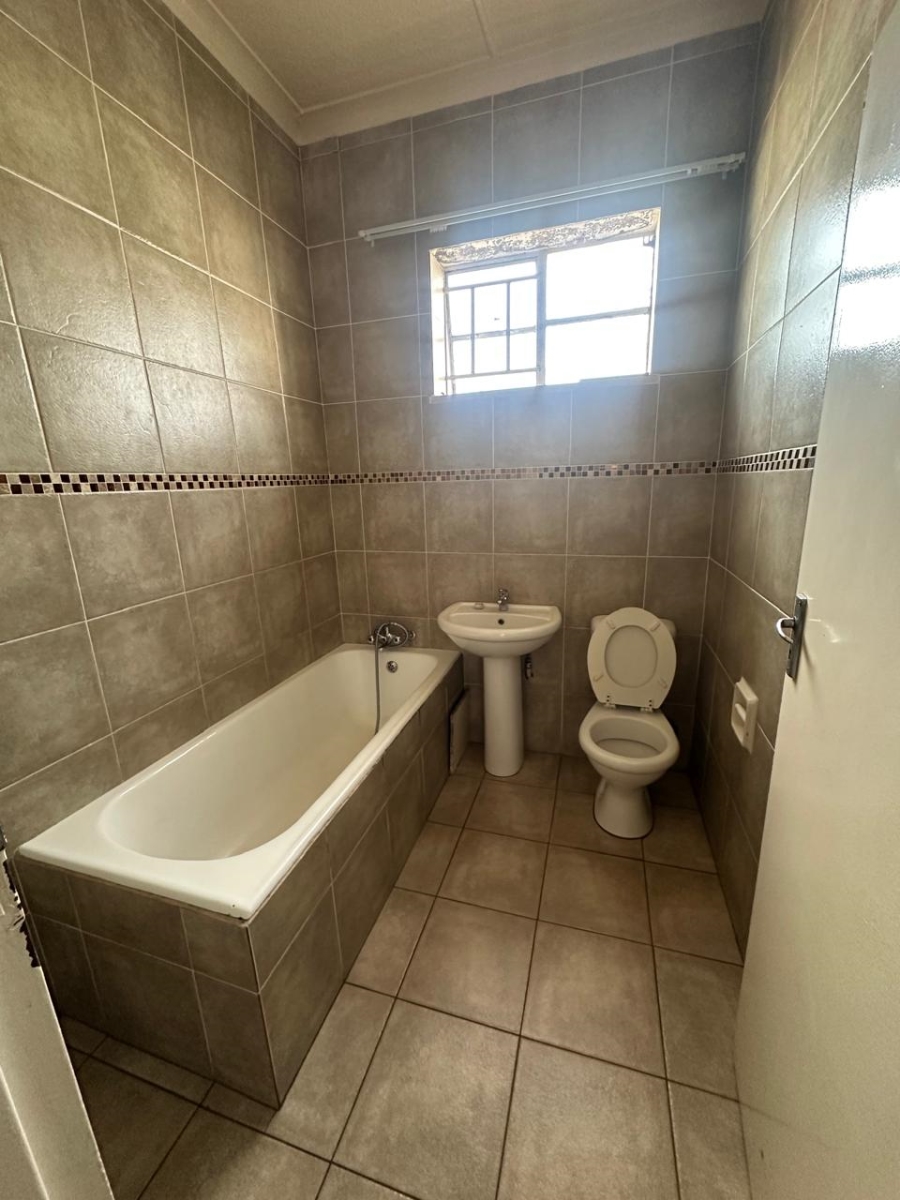 To Let 2 Bedroom Property for Rent in Linmeyer Gauteng
