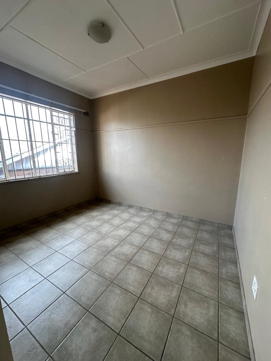 To Let 2 Bedroom Property for Rent in Linmeyer Gauteng