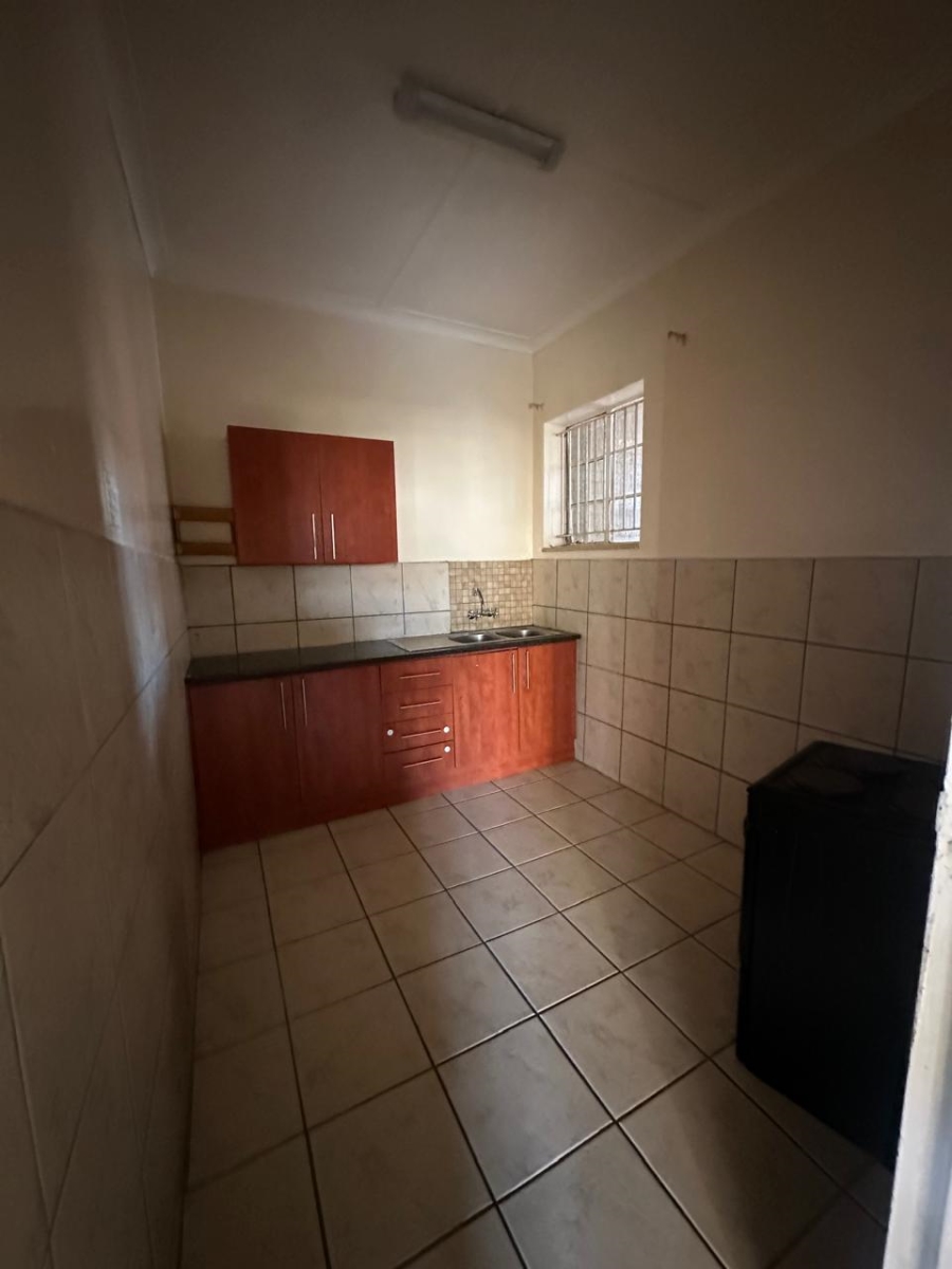 To Let 2 Bedroom Property for Rent in Linmeyer Gauteng